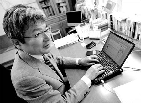 Japan eyes e-politics as political rivalry grows