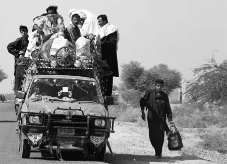 Pakistan army chief asks tribe to back offensive