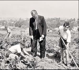 Rudd apologizes for colonial child abuse