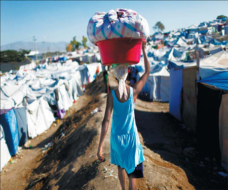Haiti workers hand out 'women-only' aid