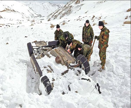 Afghan avalanches kill at least 166