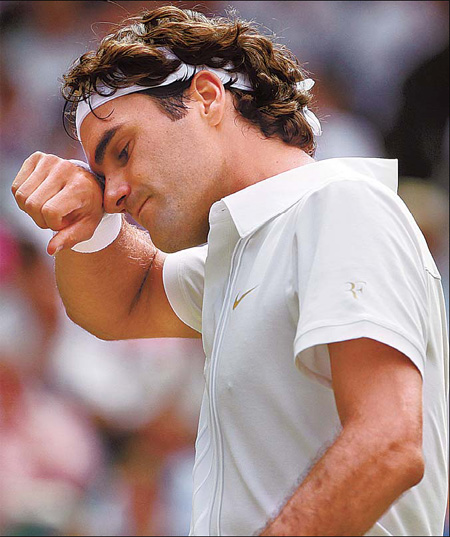 Federer's reign ends; Djokovic into semis