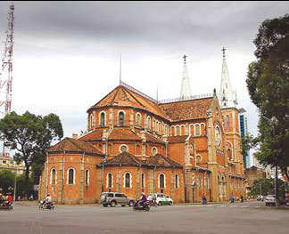 Saigon sight-seeing by bike