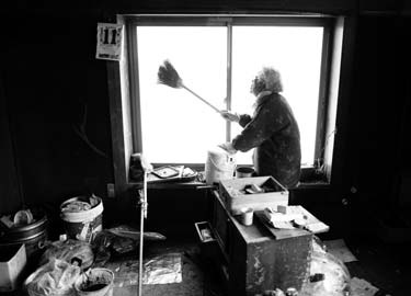 Radiation cited in milk, spinach near Japan's nuclear sites