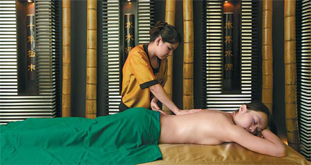 China's beauty industry profits from a makeover