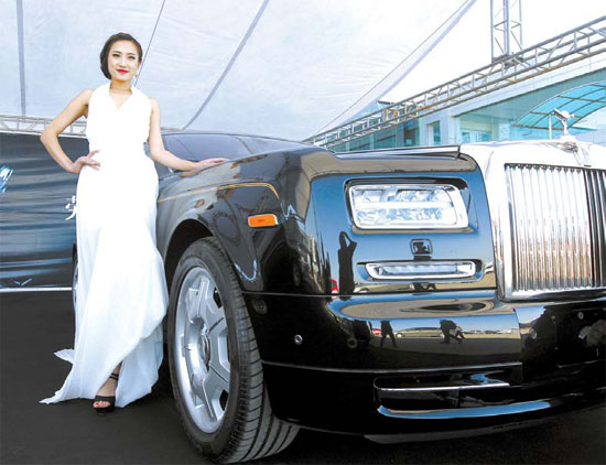 China helps drive Rolls to record year