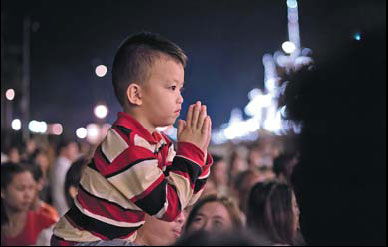 Leaders pay last respects to Sihanouk