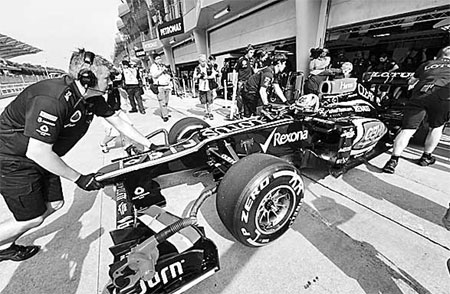 Drivers limber up for 'sauna' heat in Malaysia