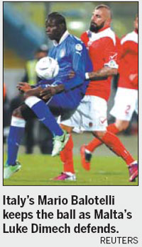 Balotelli brace lifts Italians