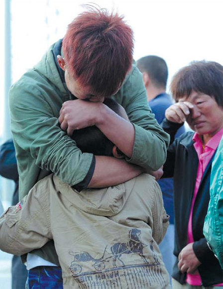 Families cling to fading hopes of finding survivors