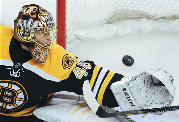 Blackhawks tie series 2-2