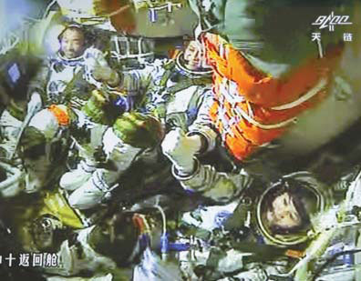 Spacecraft completes manual docking