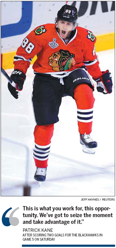 Blackhawks move within a win of Stanley Cup title