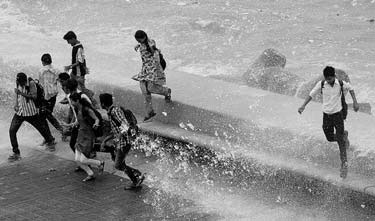 Floods, landslides in India kill 1,000 and strand 8,000