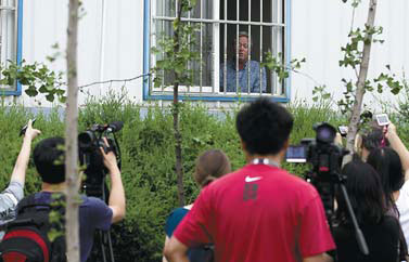 US company boss trapped in office as union negotiates