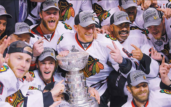 Blackhawks stage late rally to win Stanley Cup