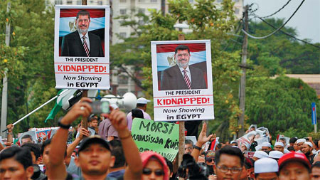 Egyptian army detains Morsi ahead of rallies