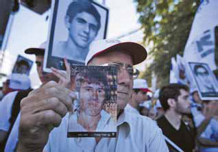 Israeli cabinet approves Palestinian prisoner release