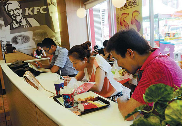 Bird flu, slowdown hit sales at fast-food chains