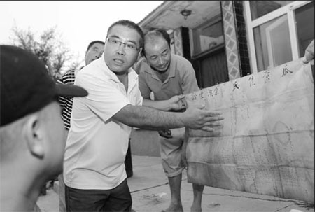 Xibe group re-enacts their ancestors' journey to the west