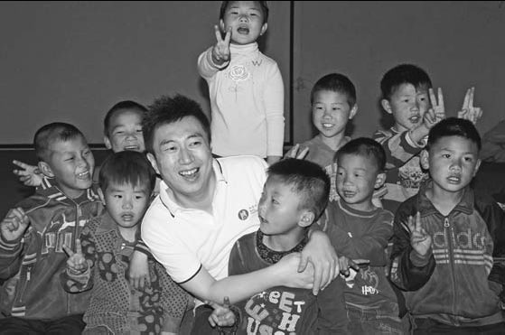 Celebrity TV presenter recognized for charity work