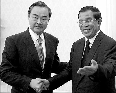 Foreign minister calls for closer Cambodia relations