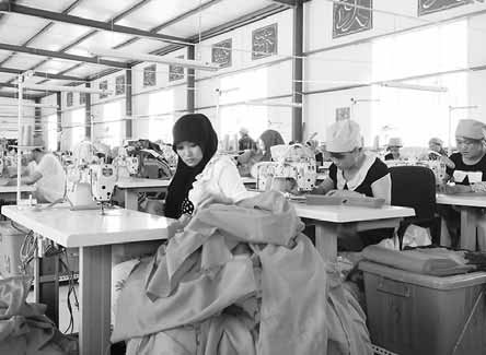 Garment sellers discover desert provides wealth