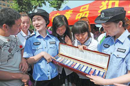 Police head pledges stepped-up campaign against illegal drugs