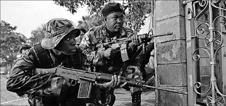 Kenyan police kill 2 terrorists in siege