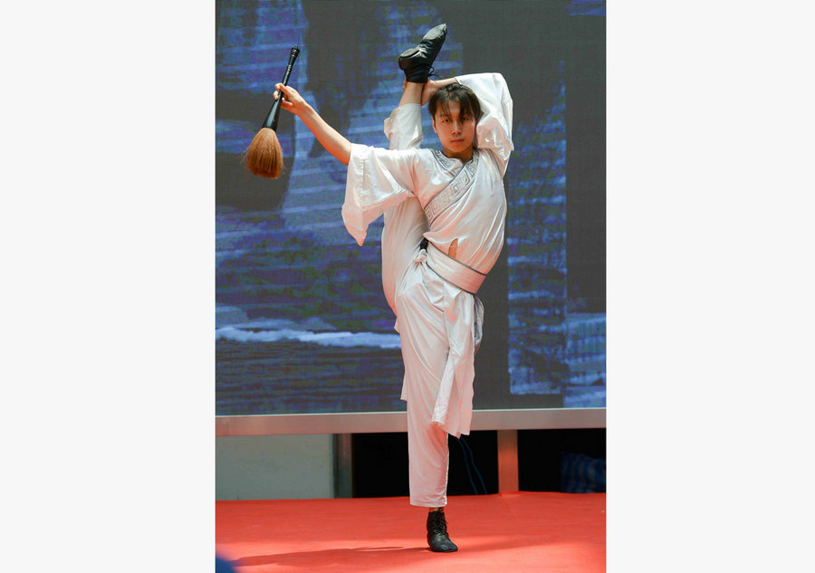 Exhibition highlights 300 cultural items in Beijing