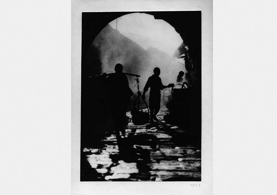 Work of legendary photographer on display in Beijing