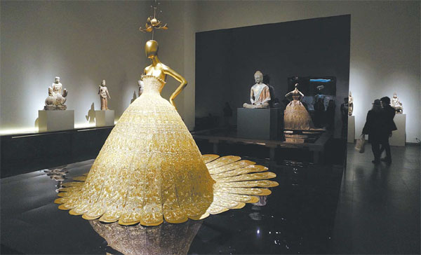 Exhibition featuring China's influence on western fashion opens in New York