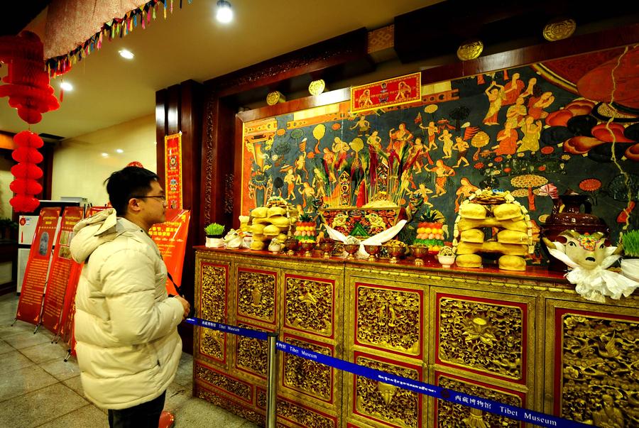 Cultural exhibition opens at Tibet Museum in Lhasa