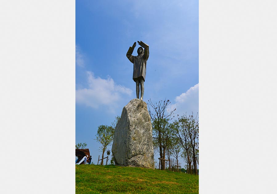 Sculptures turn Zhejiang seaside into visual feast