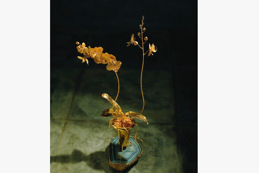 Gold and wood insects fly in Beijing's museum