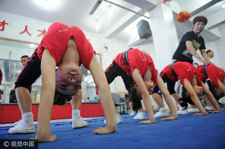 Girl's dedication to Peking Opera art