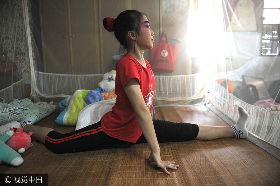Girl's dedication to Peking Opera art