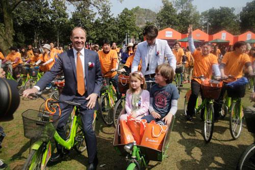 This cultural exchange activity between China and the Netherlands opened on Saturday in Wuhan’s Botanical Gardens. Wuhan welcomes cultural exchange with the Netherlands