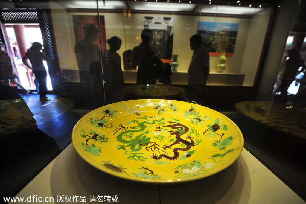 Clothing worn by Cixi's dog on display