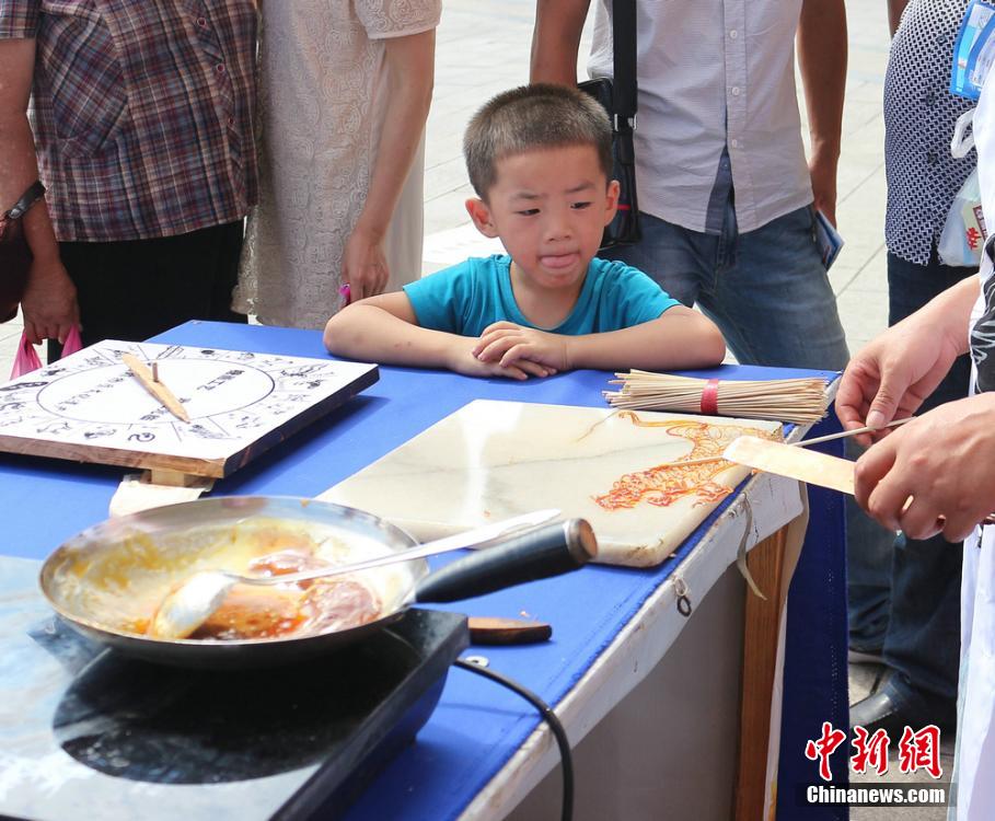 'Returning to China in 1980s' exhibition