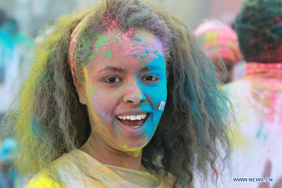 Runners take part in color run in China's Dalian