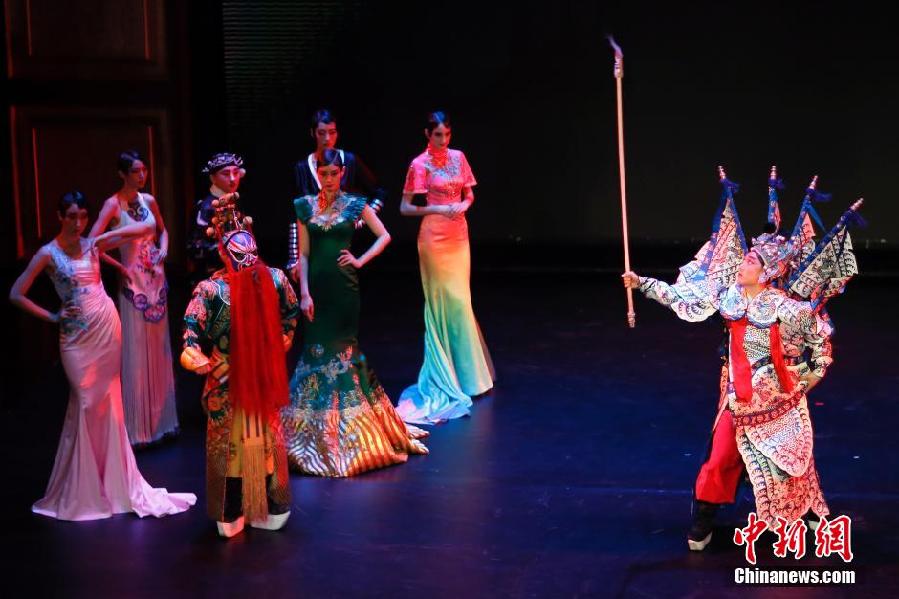 Stylish Peking Opera night opens in Beijing