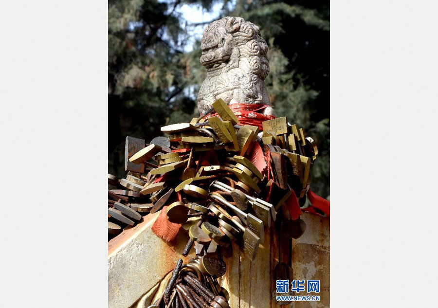 Love locks around China