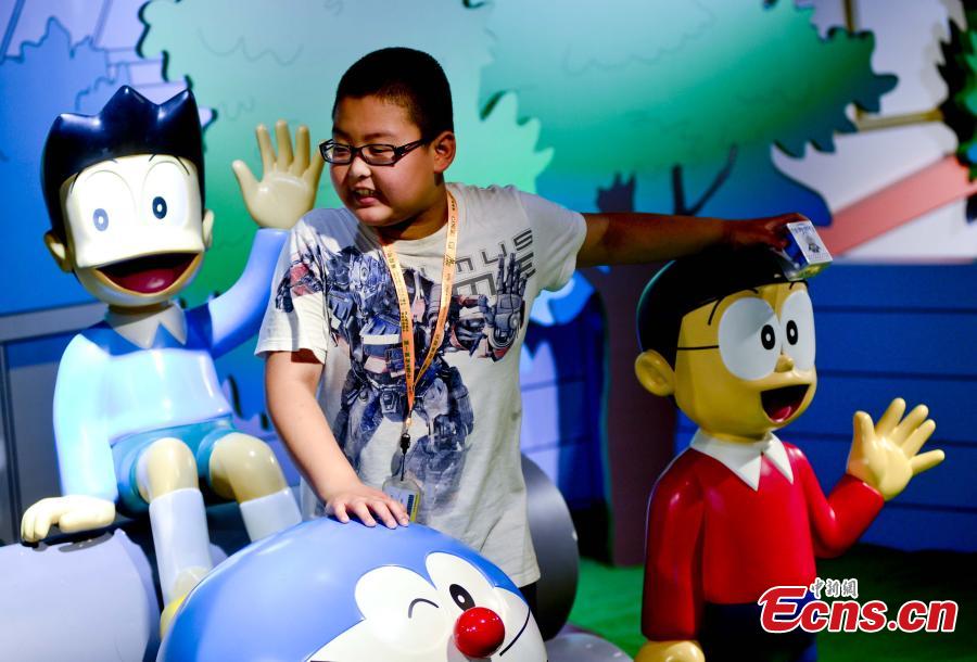 Doraemon army invades Beijing mall