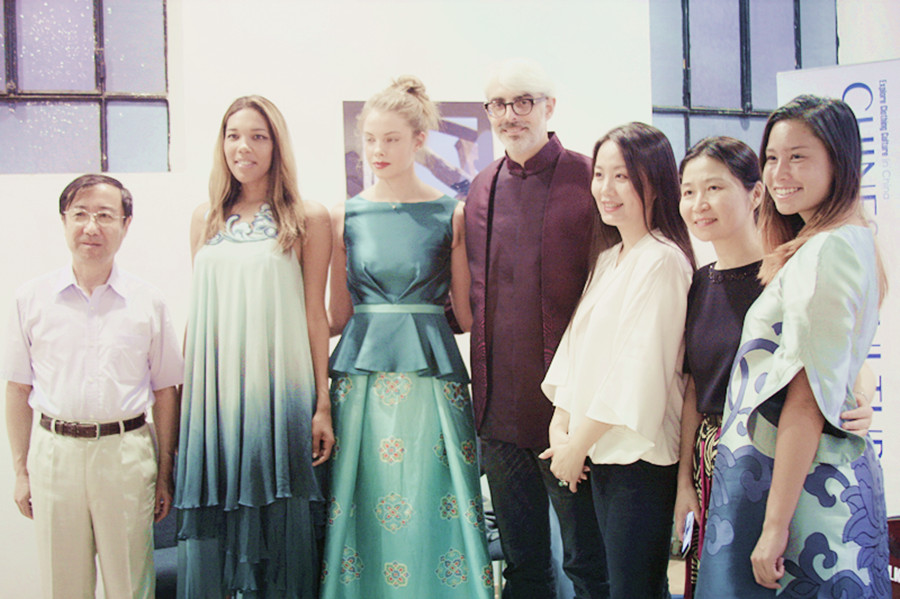 Explore the beauty of Chinese Costume in Rome