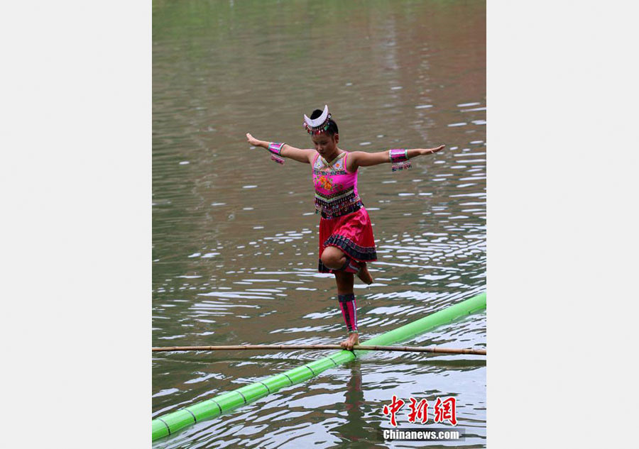 Traditional single bamboo drifting