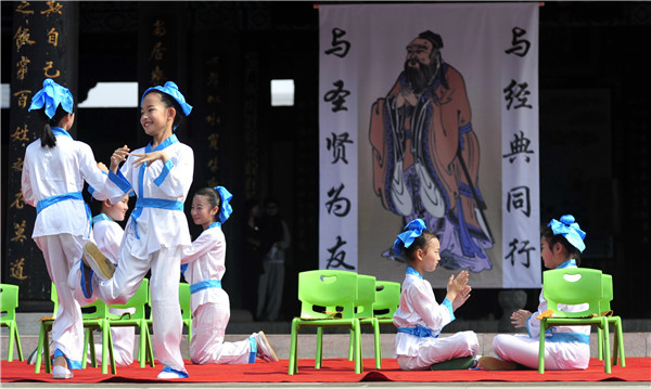 China's young return to traditional roots