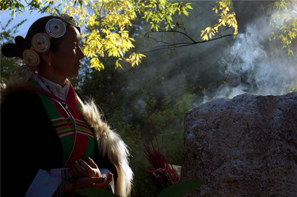 Preserving Dongba papermaking with a family in Shangri-La