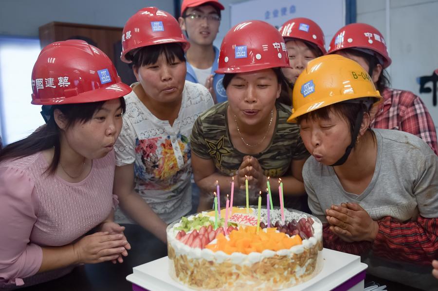 Activities held in China's Hefei for coming Mother's Day