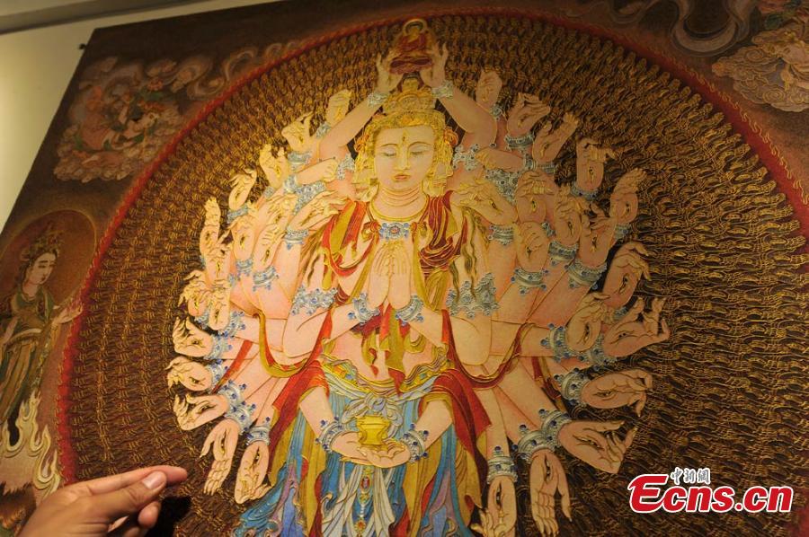 Folk artist uses 4,400 cm of gold wire for enamel art